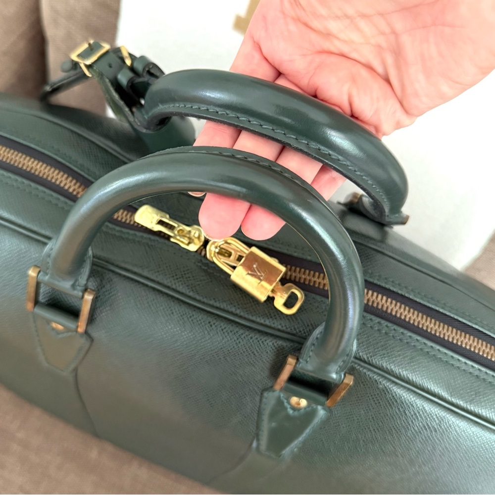 Authentic Louis Vuitton Epicea Taiga Leather Helanga En Poche Travel Bag M30104 - Picture 7 of 16
